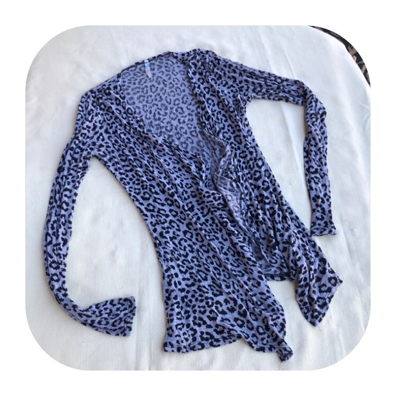 Sweaters - 6/$15 Blue Impus juniors M non sweater cardigan